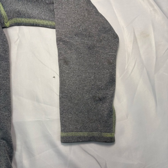 2/$20 The North Face Girls Small Grey Zip Up Hooded Sweatshirt Flower Design - Picture 3 of 8